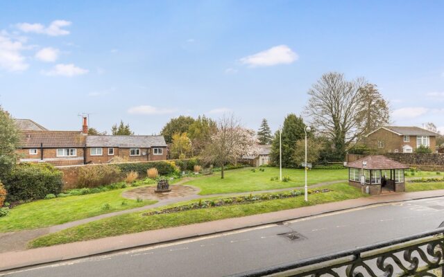 Morleys Bistro | By Huluki Sussex Stays