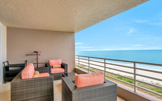 Beachfront Condo With 180-degree Views and Pool