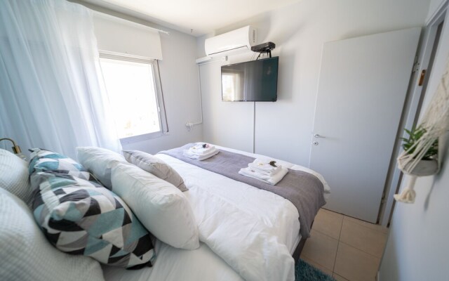 Stylish 2Bdr Apartment And Balcony
