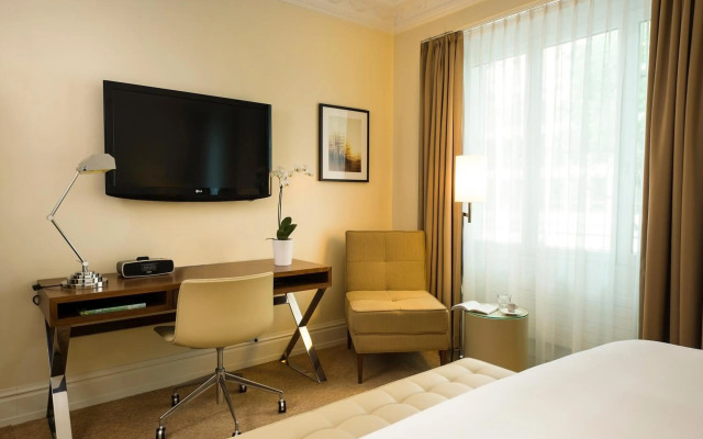 Renaissance Lucerne Hotel