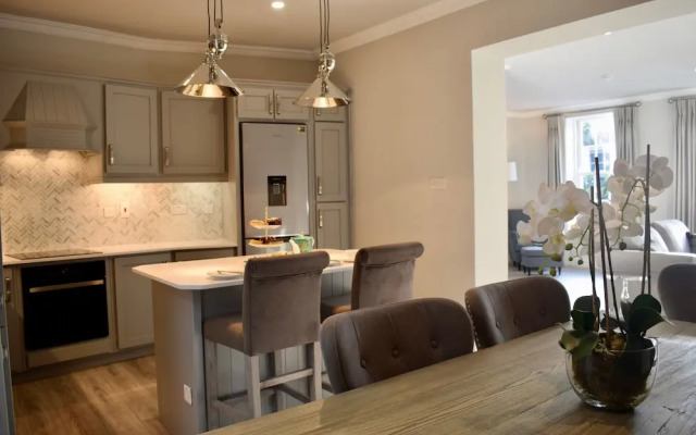 Modern 3 Bedroom Penthouse in Templebar