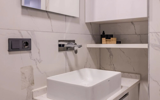 Central and Modernly Furnished Flat in Sisli