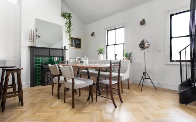 Macfarlane Road II by Onefinestay