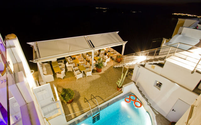 Pearl on the Cliff Hotel & Suites