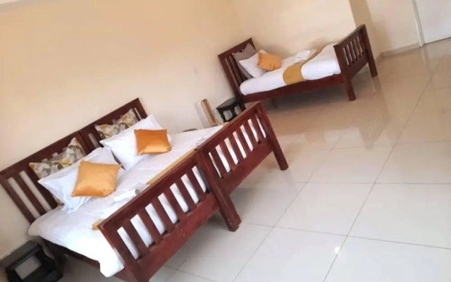 Manacomfy - 14bed House - 4 Baths - Victoria Falls