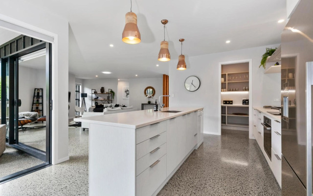 Stylish Villa Escape - Matakana Holiday Home