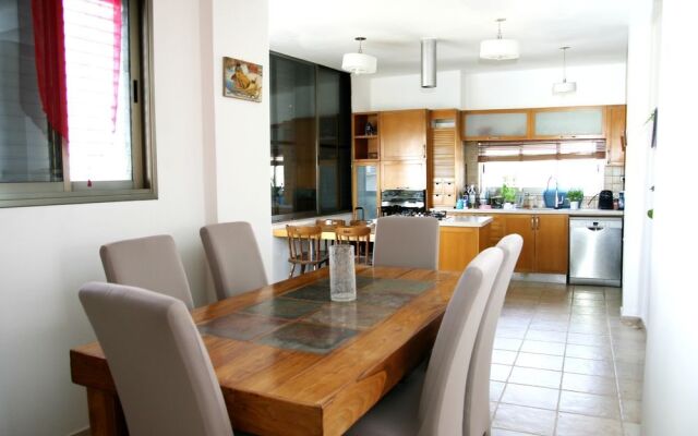 Bograshov Penthouse steps from the beach