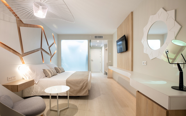Sirenis Hotel Tres Carabelas & SPA