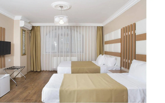 La Pazza Suites Hotel