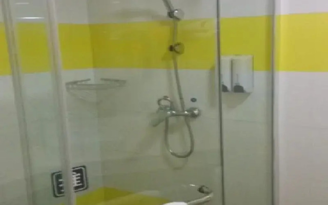 7 Days Inn Qingdao Huangdao Lianghe Road Bathing Beach
