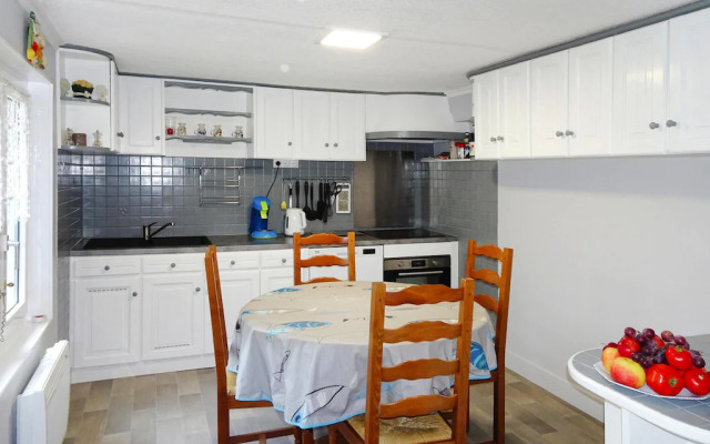 Holiday Home With Well-kept Garden in Plourivo