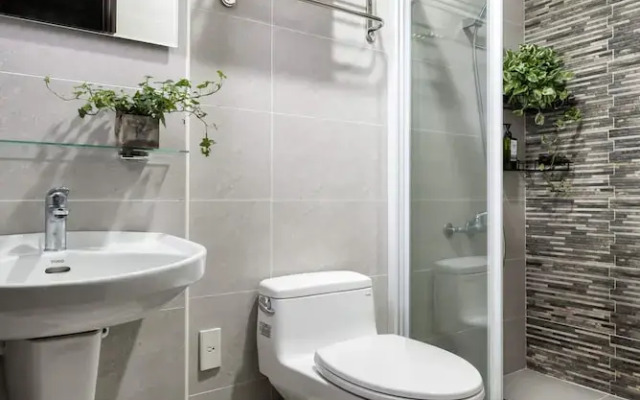 Single Eyelid Hostel