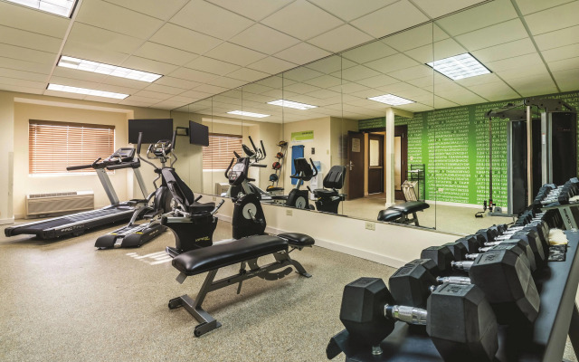 La Quinta Inn & Suites by Wyndham Collinsville - St. Louis