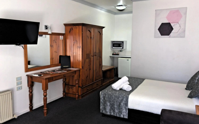 New England Motor Inn