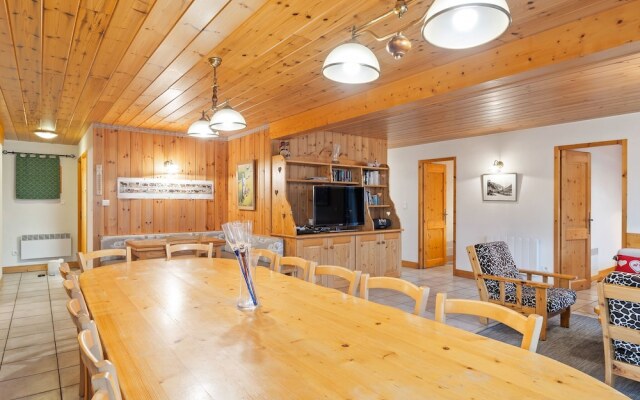 10-pers. Holiday Home With Sauna Near Center of Champagny