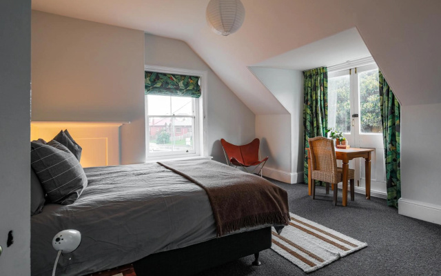 European Style House – Guest Rooms – North Hobart