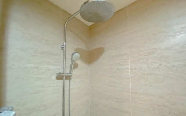 Good And Homey 1Br At Gold Coast Apartment