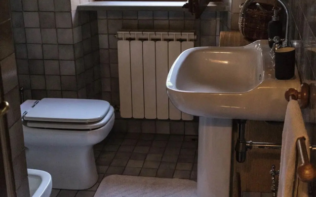 Traditional Villa in Varano With Private Garden