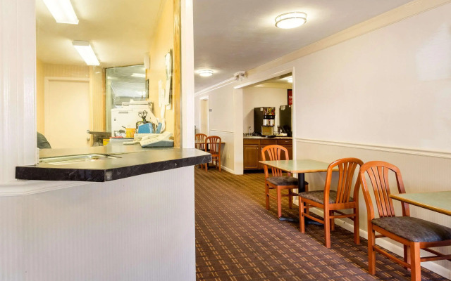 Econo Lodge Boston-Malden
