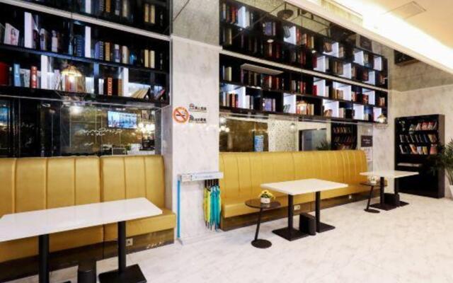 Qingmu Select Hotel (Shanghai Chenghuangmiao Laoximen Subway Station)