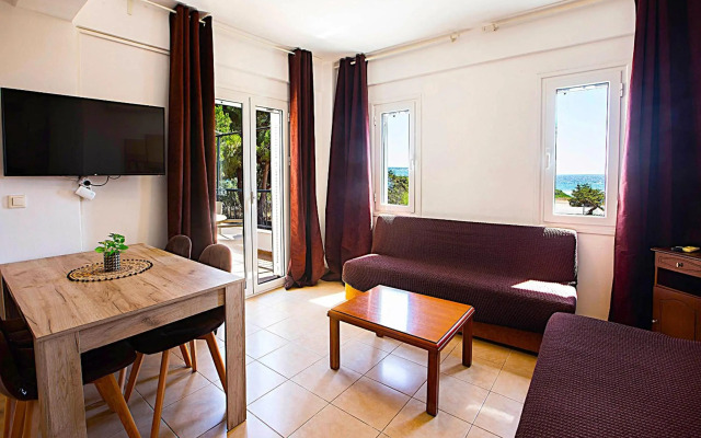 Romanos Beach Villas