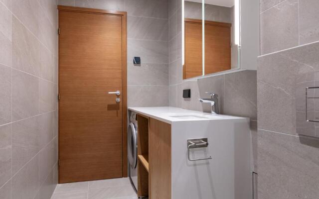 Self-check-in spacious 1 bedroom apartment with free parking