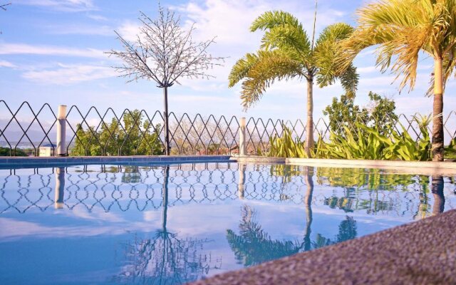 Grande Vista Hotel by Zen Rooms