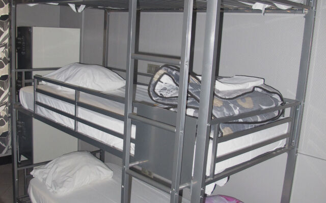Peace & Love - Hostel