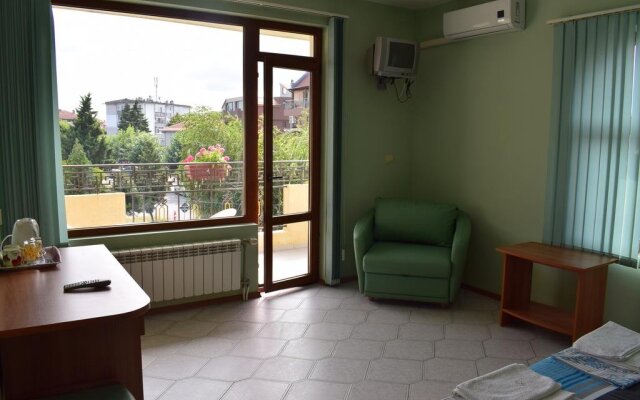 Sunny House Hotel