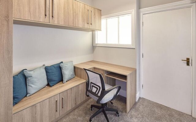 Host Stay Cattersty Hideaway