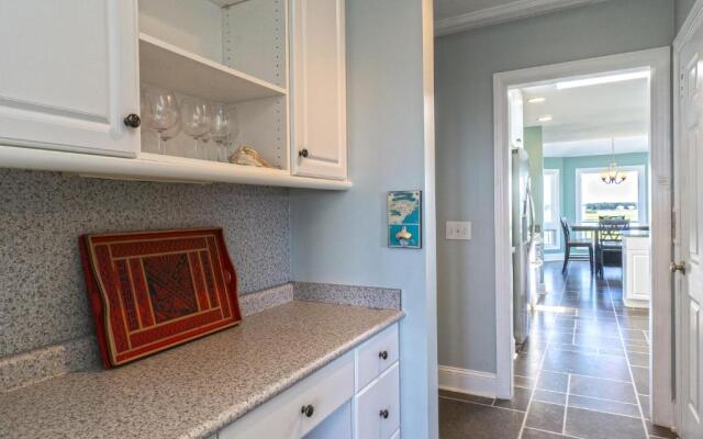 Pier Pleasure by Oak Island Accommodations