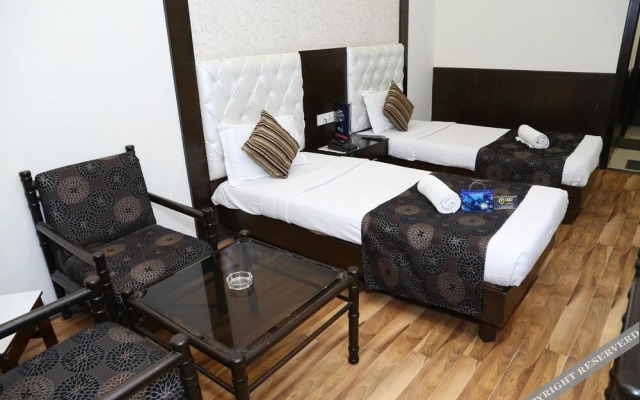 OYO 1832 Hotel Parbhat Inn