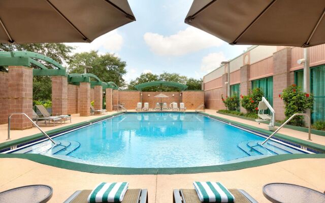 Embassy Suites by Hilton Tampa USF Near Busch Gardens