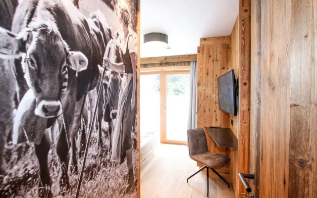 Luxury Chalet Pinzgauer Almhutte in Konigsleiten
