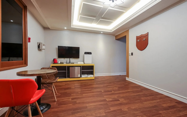 Gwangju Sangmu Alice Business Hotel