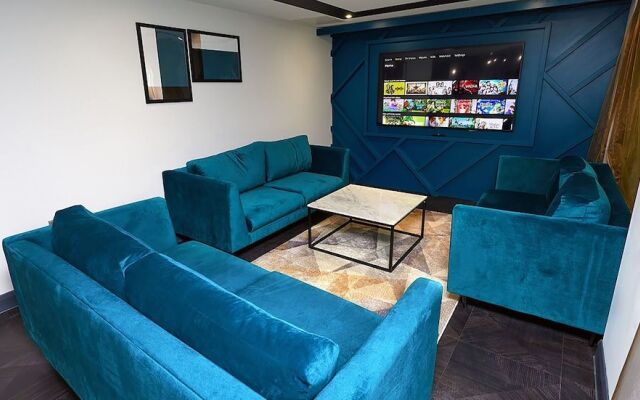 33 Parkside Coventry by Payman Club