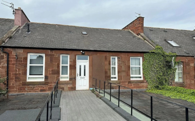 Central 3-bed Seaside Apartment - Sleeps 5