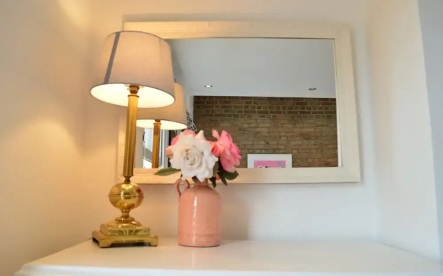 Spacious 2 Bedroom Apartment in Stoke Newington