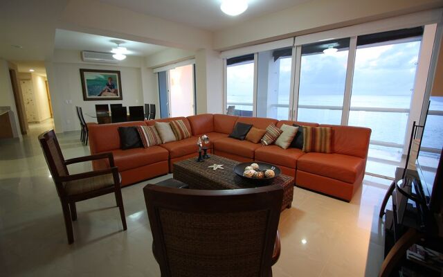 Peninsula Grand Condos
