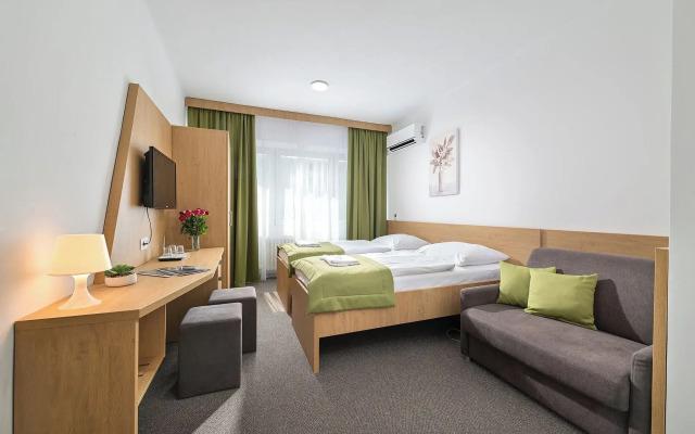 Hotel Plus
