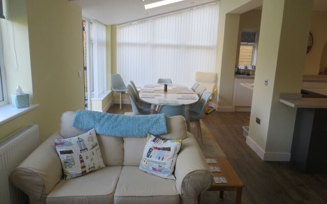 Seaside Retreat Superb Quality Family House
