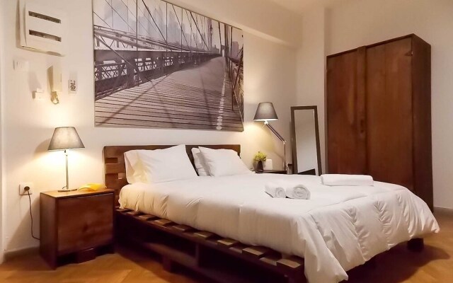 Central Cozy Studio, Athens City Link