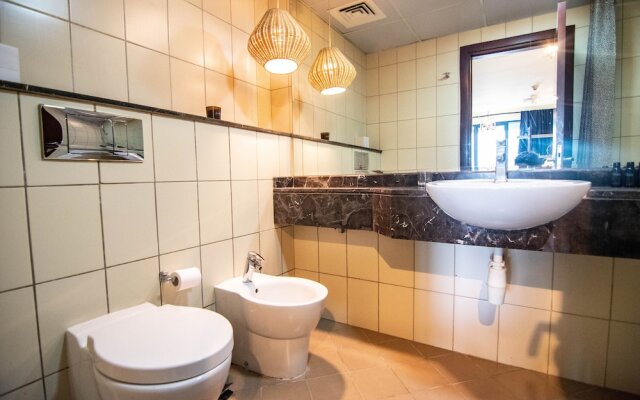 Lux BnB I X1 Tower I Golf Course & Sea Views