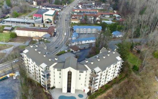 Gatlinburg Chateau Condo #401 by RedAwning