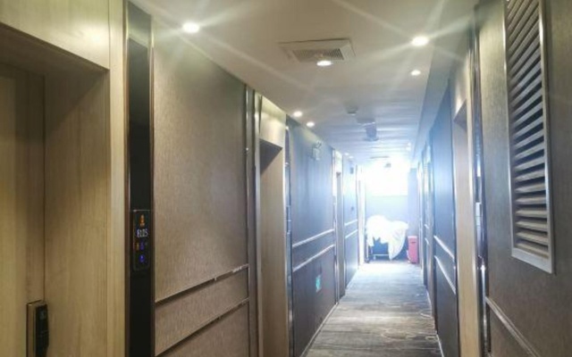 Super 8 Hotel (Beijing Qianmen Tiantan Park Dongmen) – Hotel Rooms – Beijing