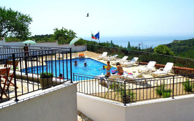 Villa "Topola"
