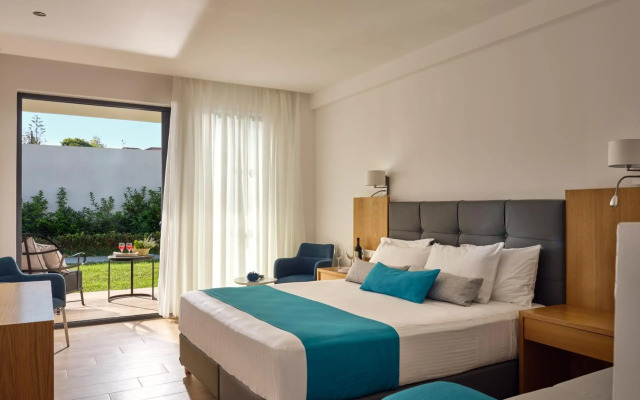 Cavo Orient Beach Hotel