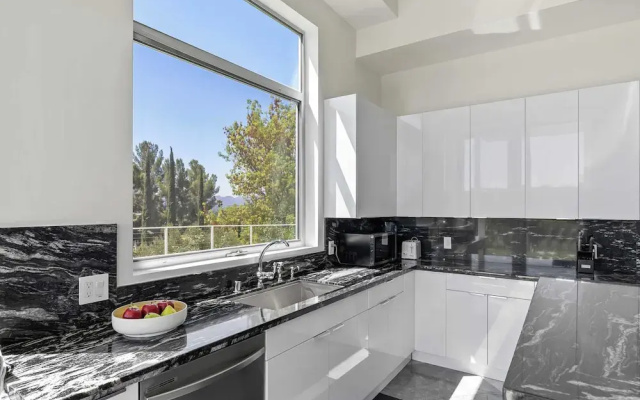 Luxe LA Escape w/ Pool, Views & Game Room Alta Vista Estate by Avantstay