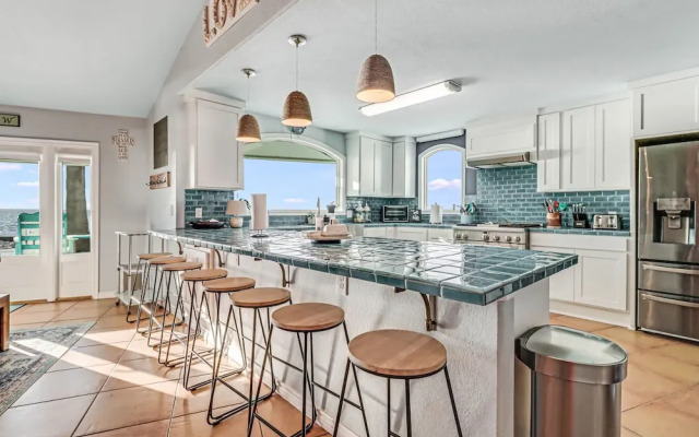 Baydream 4 Bedroom Home by RedAwning
