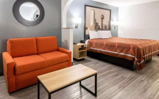 Super 8 by Wyndham Grand Prairie Southwest